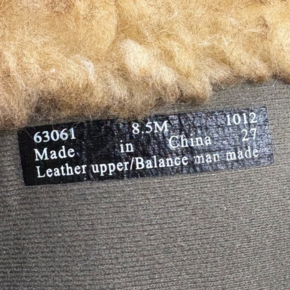 CLARKS Womens Size 8.5 M Grey Suede Leather Faux Fur Trim Snow Winter Boots - Picture 10 of 10